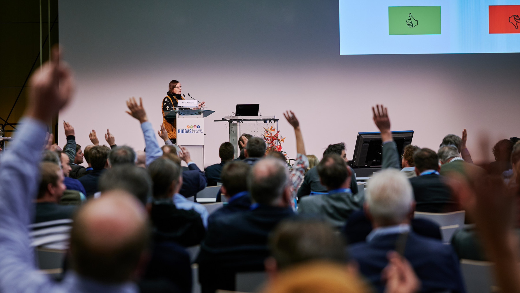 Handmeldungen bei Konferenz